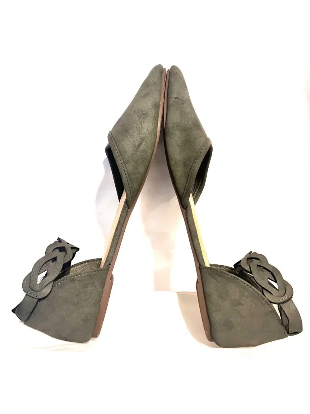 Daisy Fuentes-Women's Green Pointy Toe Braided Ankle Adjust. Strap Flats-8 1/2